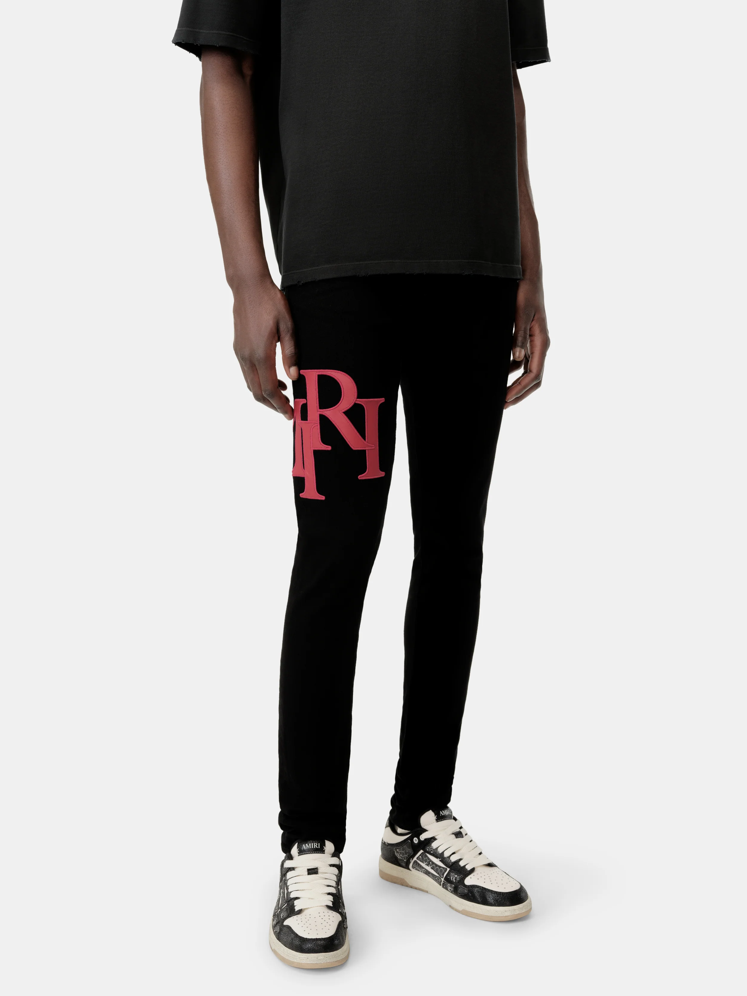 STAGGERED LOGO SKINNY JEAN- Black Red - Image 3